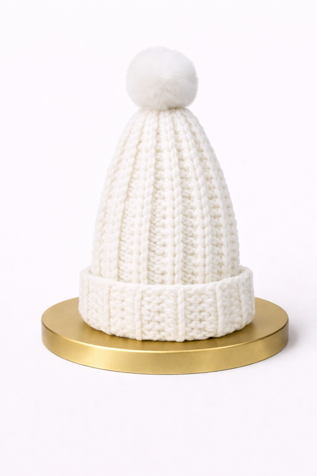 bonnet blanc avec pompon
