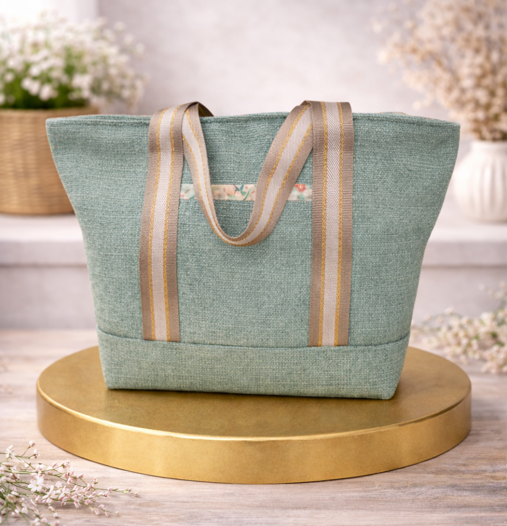 sac en toile verte sur pieds
