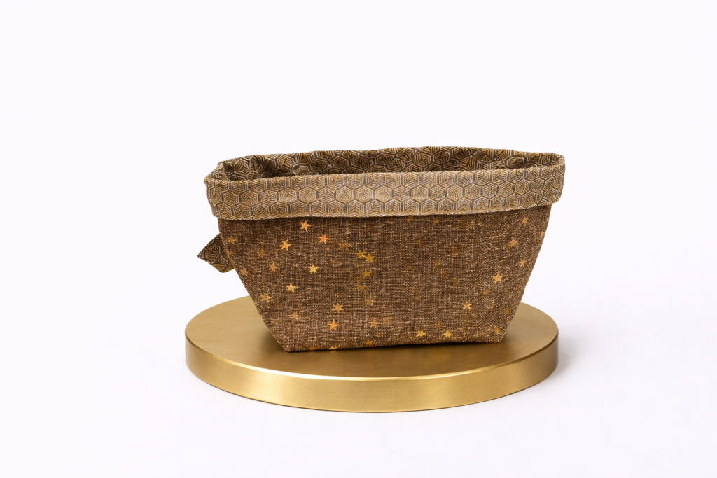 paniere en lin avec etoiles or et argent